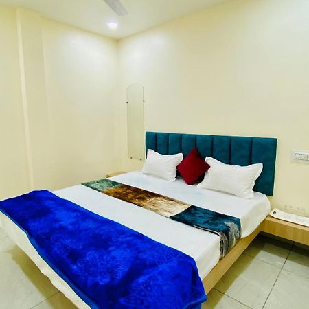 Hotel Raghavan In Front Of Railway Station Platform No 8 Ujjain Ngoại thất bức ảnh