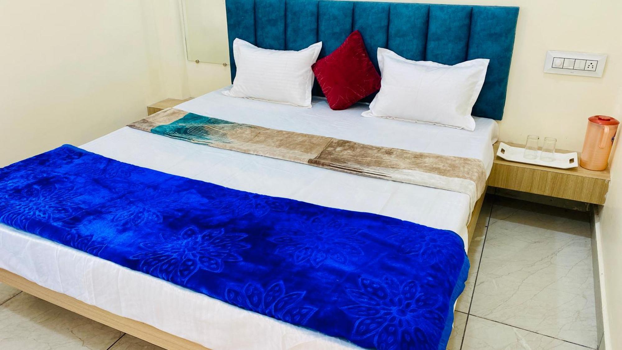 Hotel Raghavan In Front Of Railway Station Platform No 8 Ujjain Ngoại thất bức ảnh