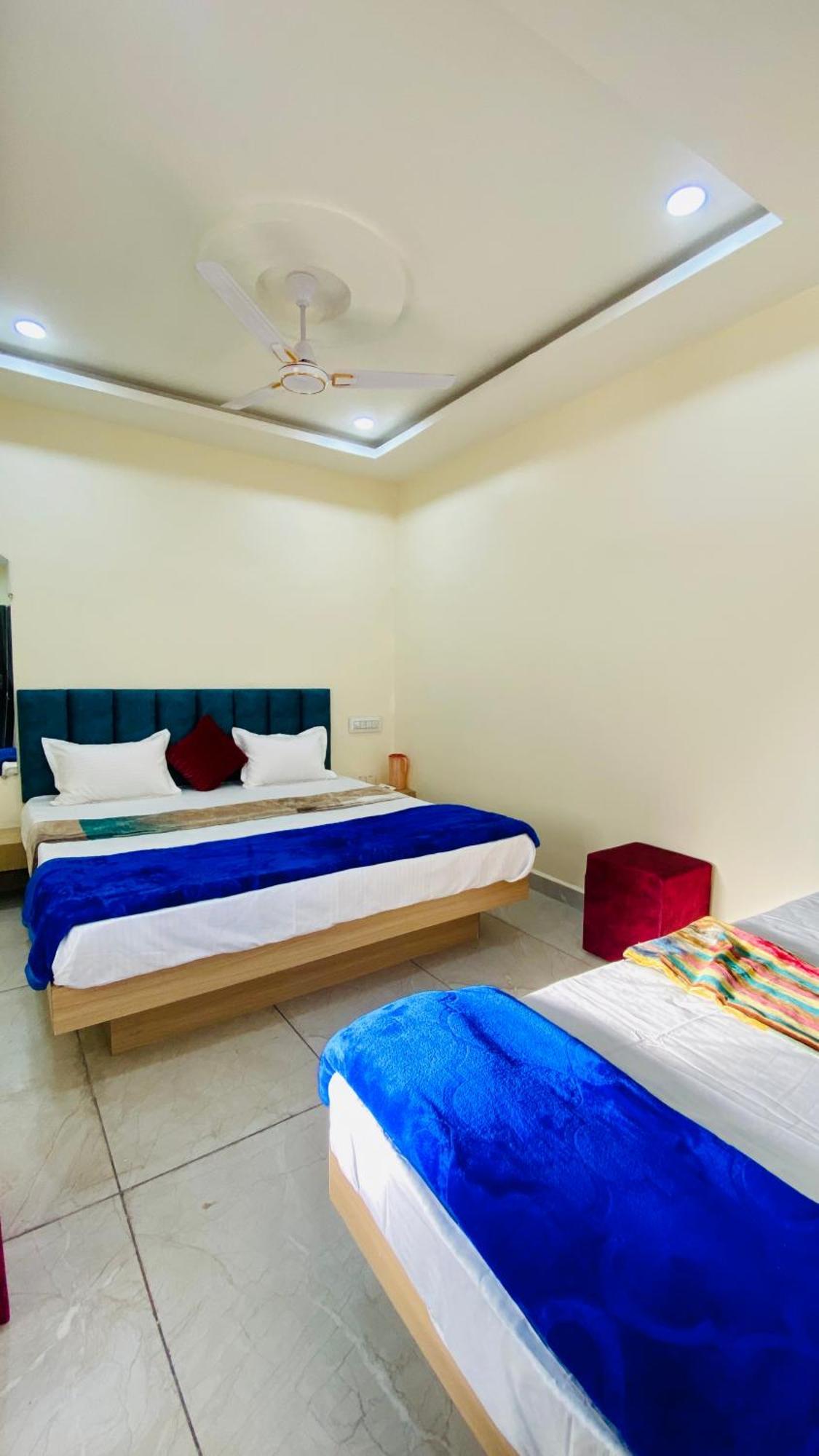 Hotel Raghavan In Front Of Railway Station Platform No 8 Ujjain Ngoại thất bức ảnh
