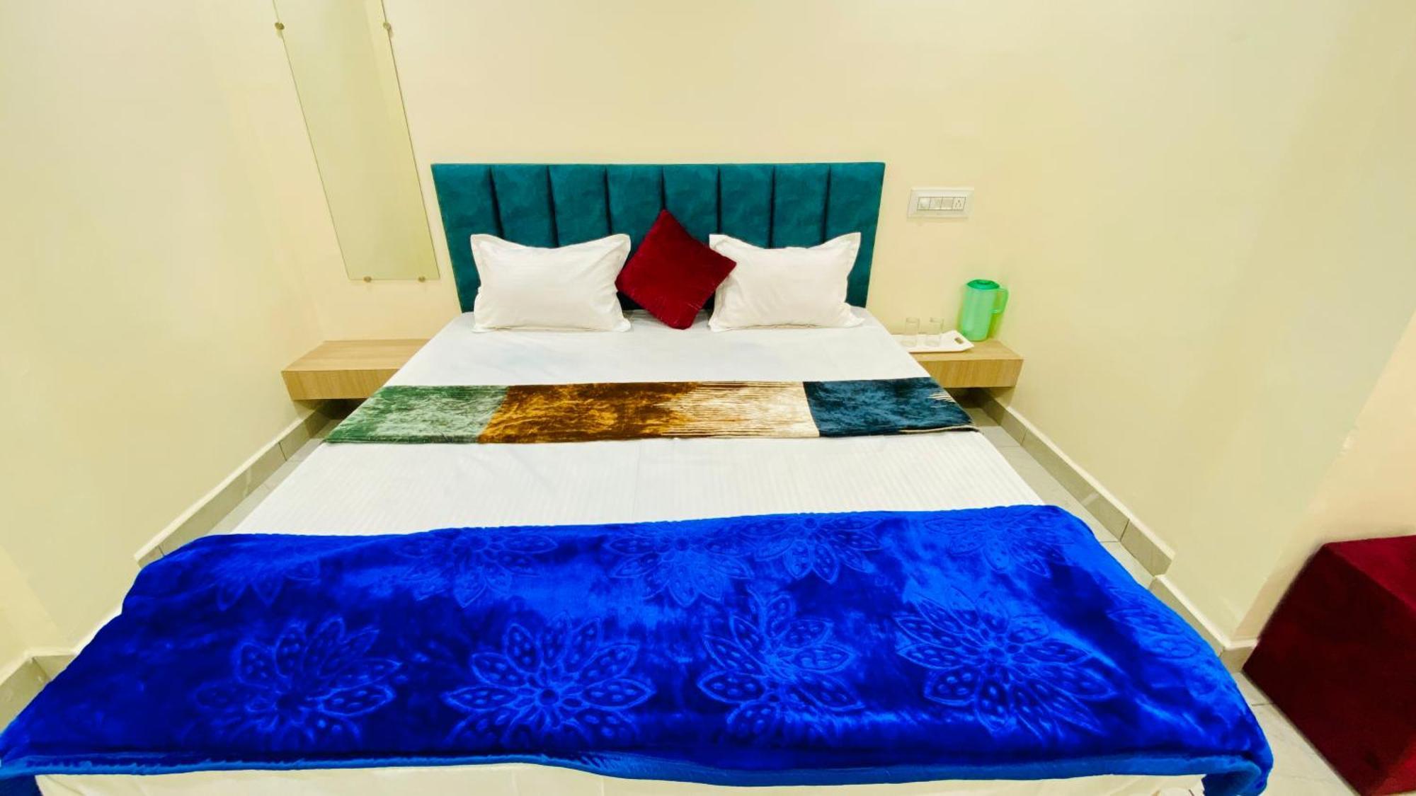Hotel Raghavan In Front Of Railway Station Platform No 8 Ujjain Ngoại thất bức ảnh