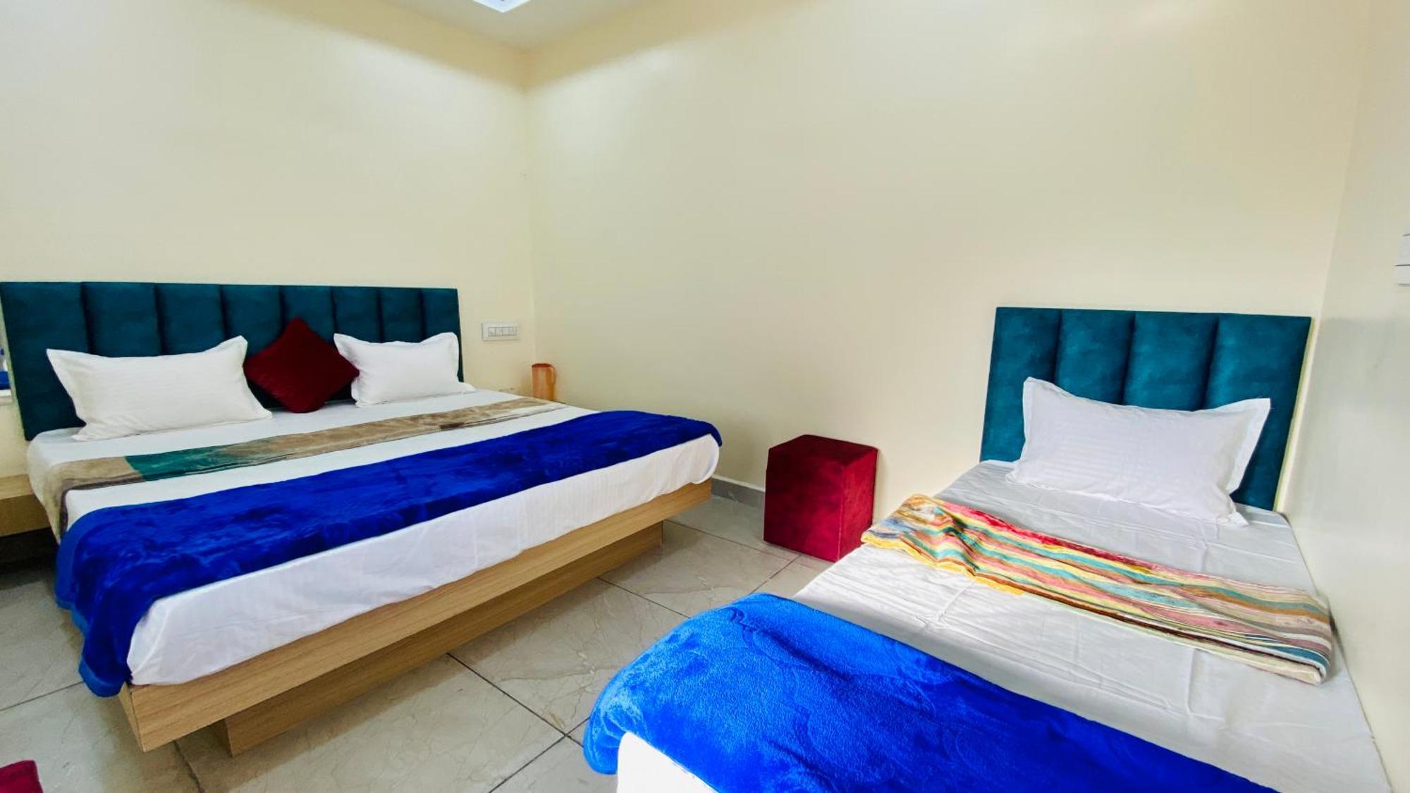 Hotel Raghavan In Front Of Railway Station Platform No 8 Ujjain Ngoại thất bức ảnh