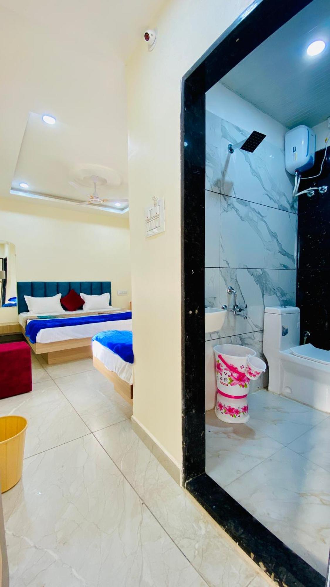 Hotel Raghavan In Front Of Railway Station Platform No 8 Ujjain Ngoại thất bức ảnh