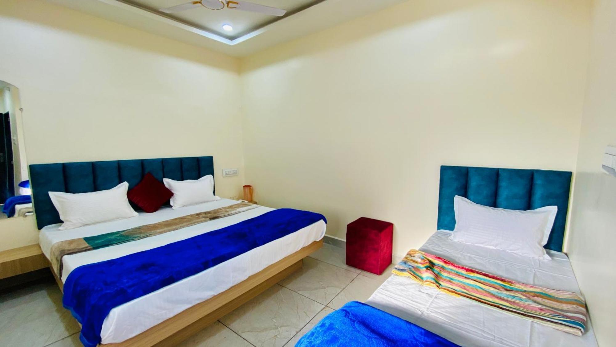 Hotel Raghavan In Front Of Railway Station Platform No 8 Ujjain Ngoại thất bức ảnh