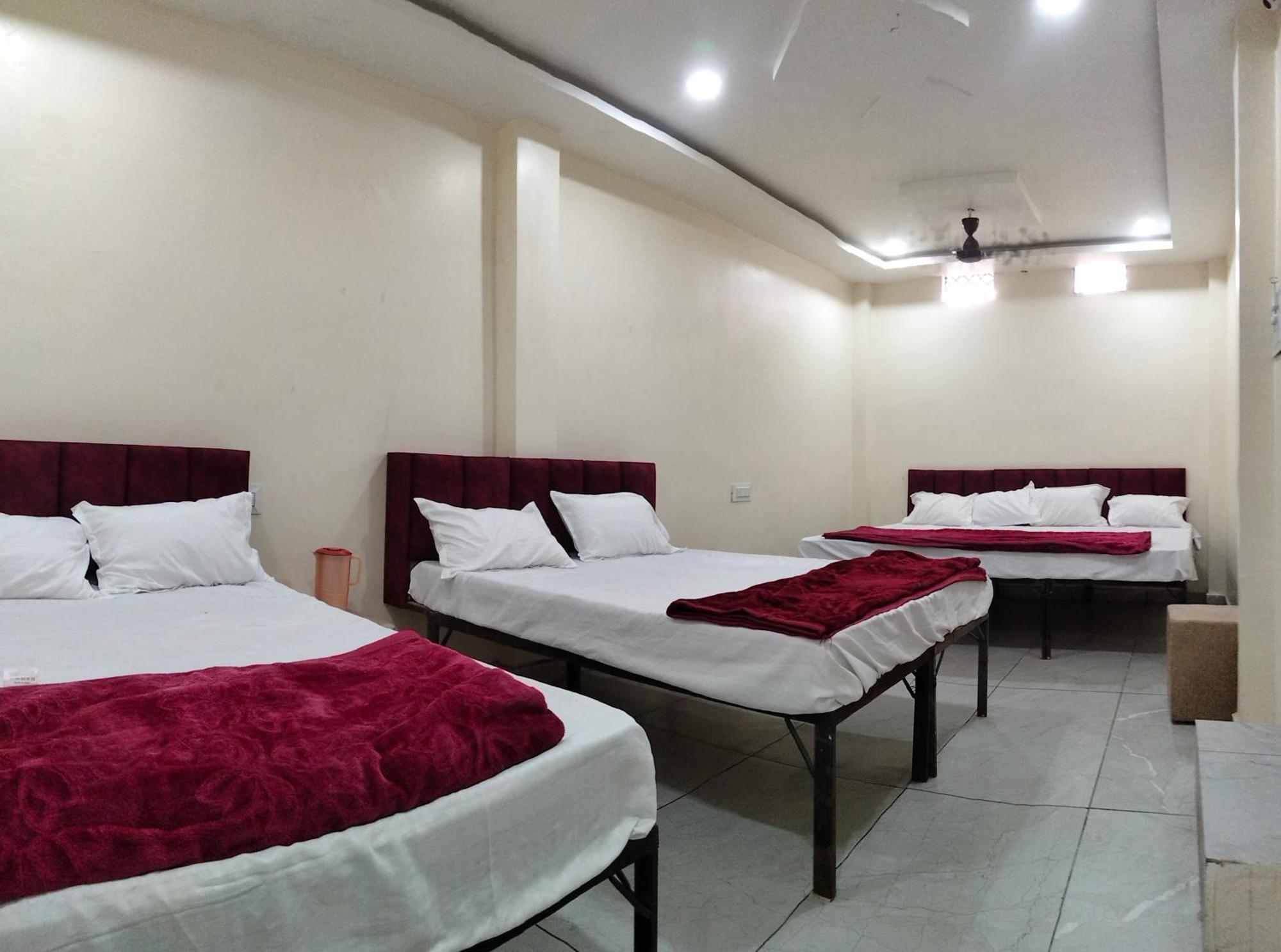 Hotel Raghavan In Front Of Railway Station Platform No 8 Ujjain Ngoại thất bức ảnh