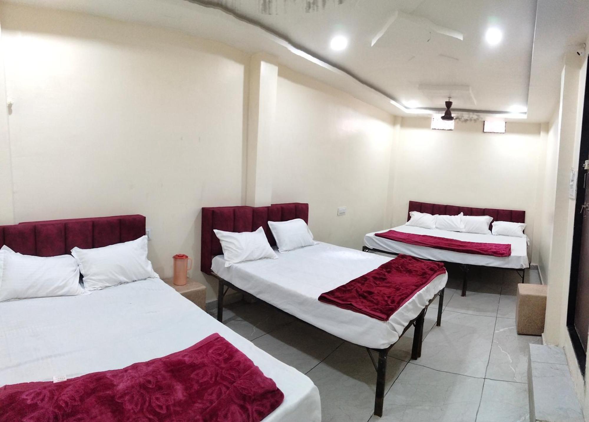 Hotel Raghavan In Front Of Railway Station Platform No 8 Ujjain Ngoại thất bức ảnh