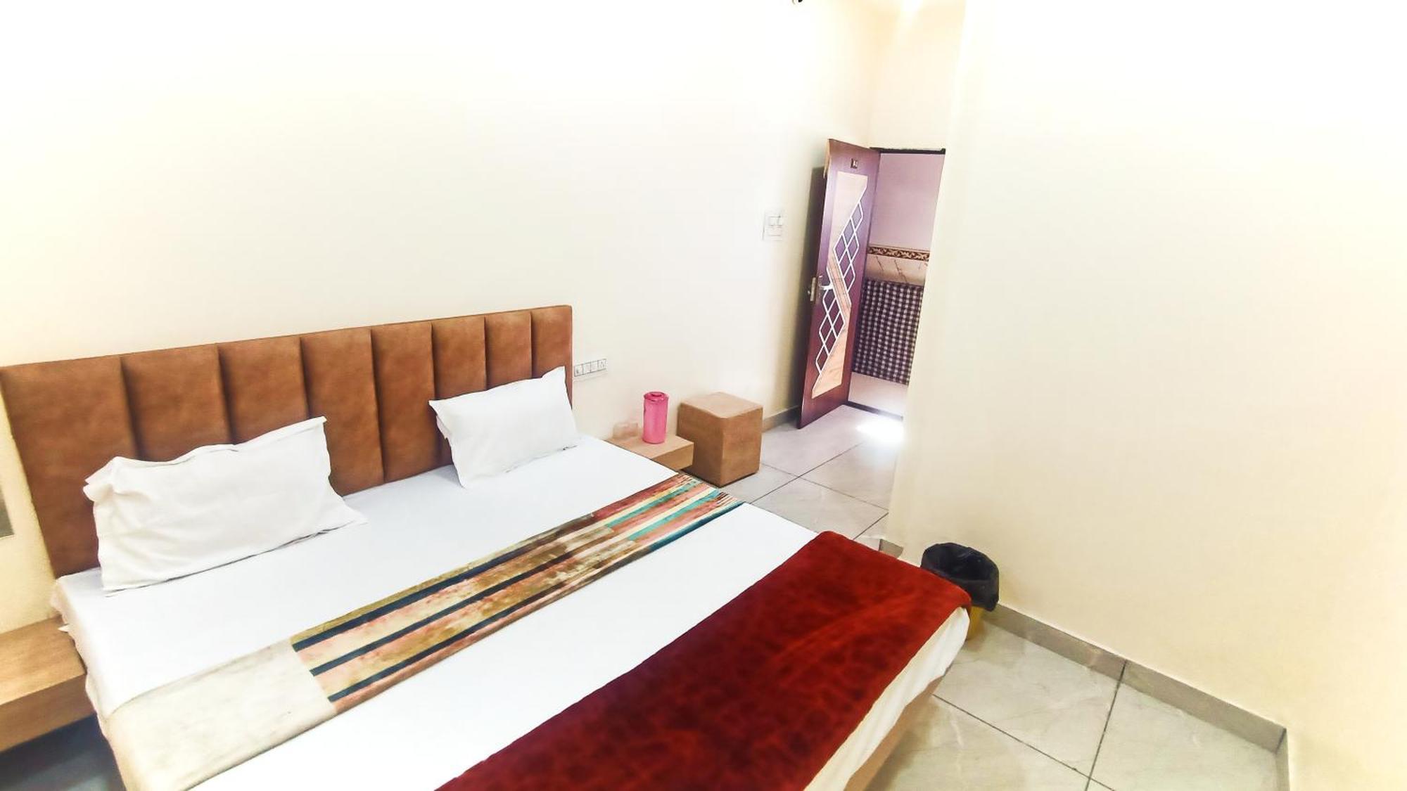 Hotel Raghavan In Front Of Railway Station Platform No 8 Ujjain Ngoại thất bức ảnh