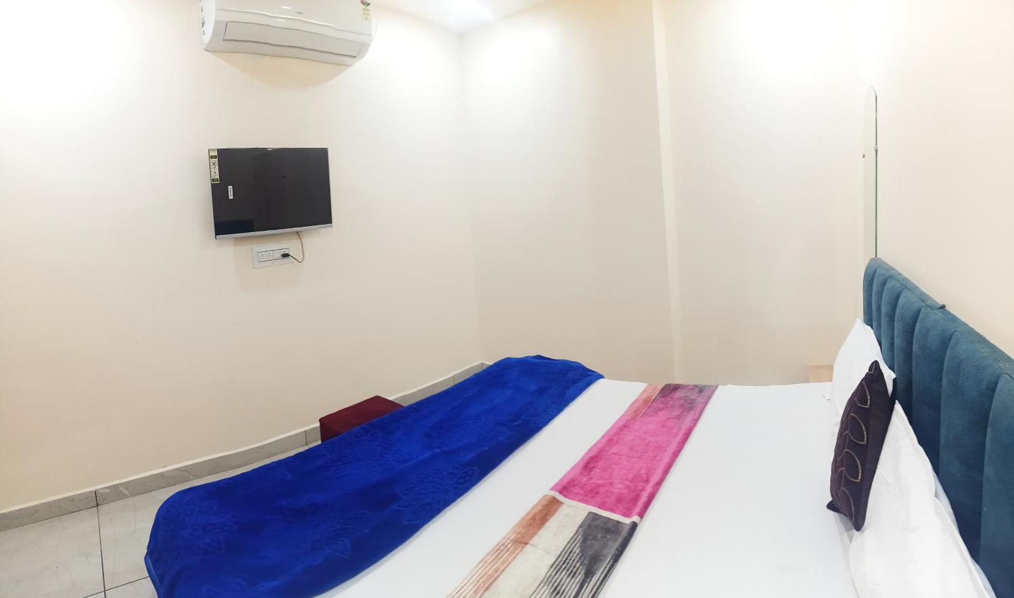 Hotel Raghavan In Front Of Railway Station Platform No 8 Ujjain Ngoại thất bức ảnh