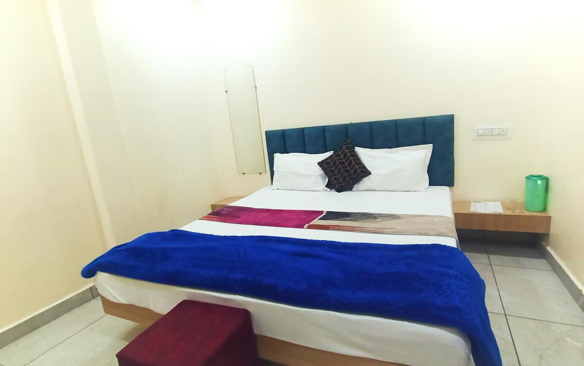 Hotel Raghavan In Front Of Railway Station Platform No 8 Ujjain Ngoại thất bức ảnh