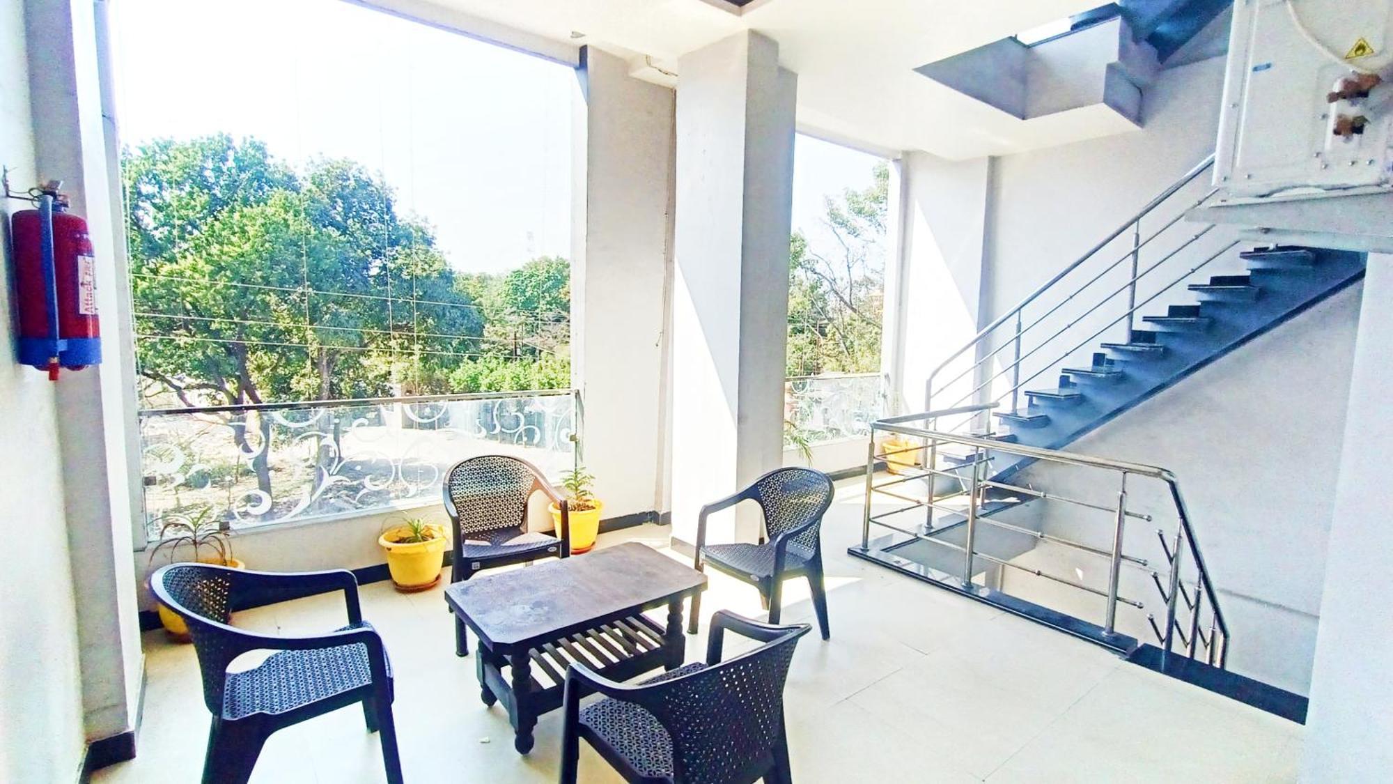 Hotel Raghavan In Front Of Railway Station Platform No 8 Ujjain Ngoại thất bức ảnh
