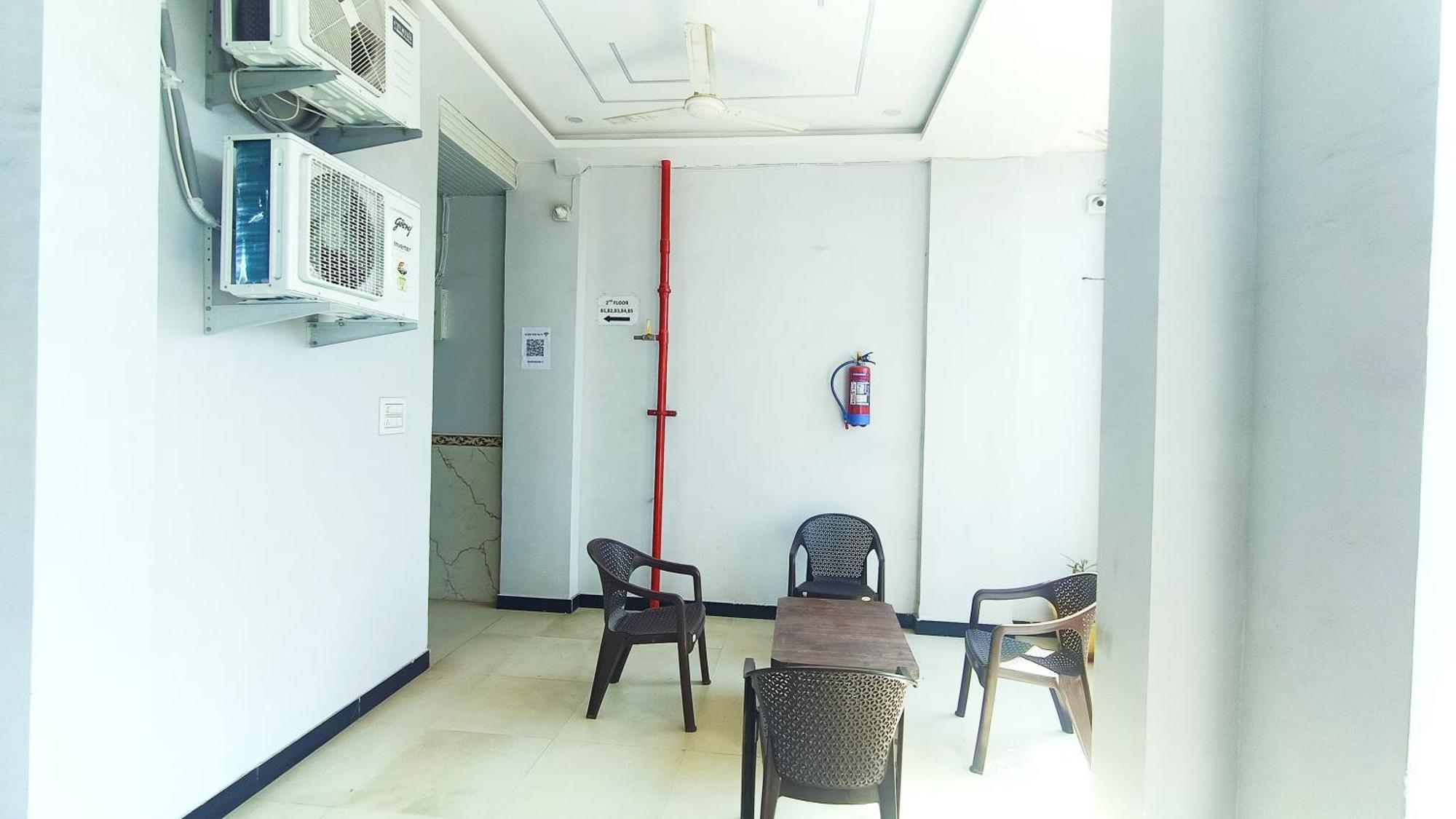 Hotel Raghavan In Front Of Railway Station Platform No 8 Ujjain Ngoại thất bức ảnh