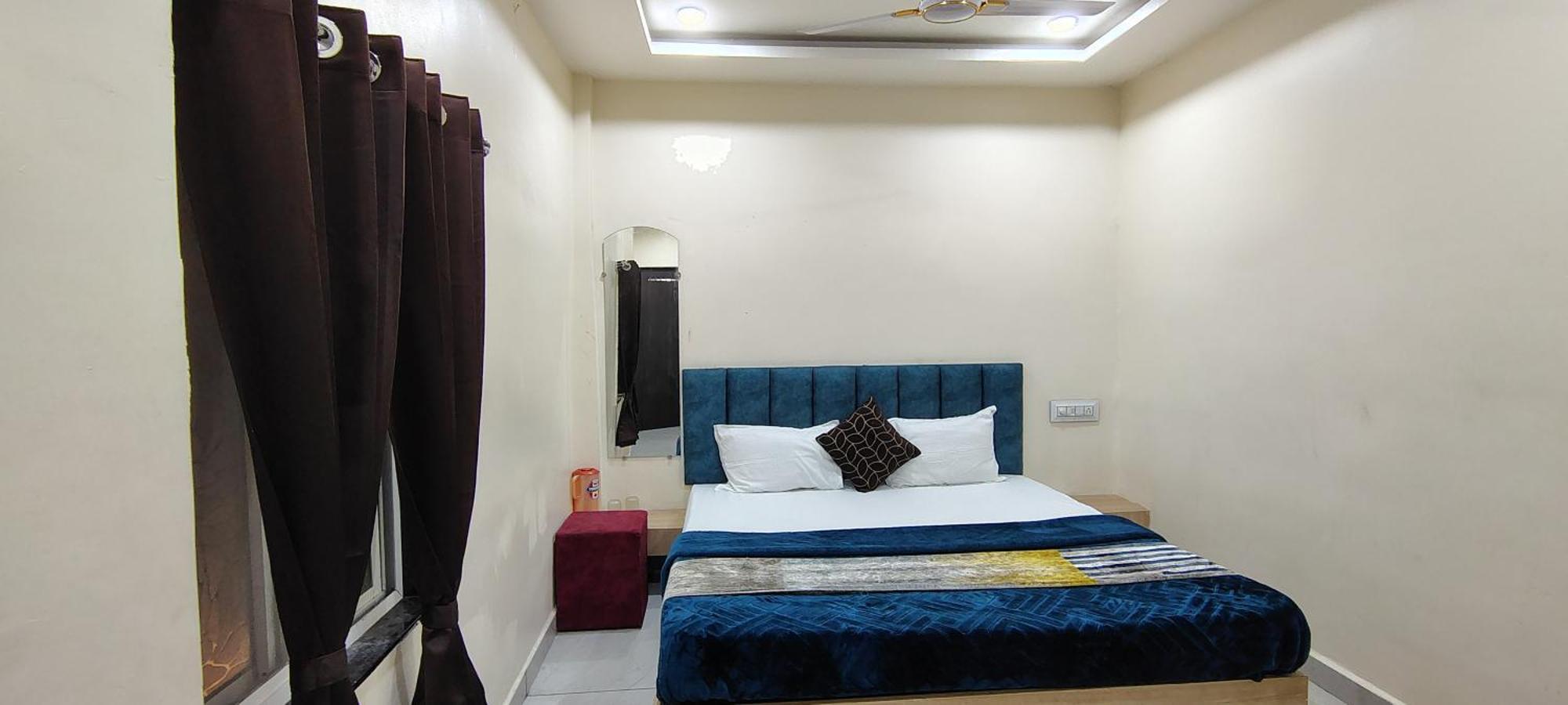 Hotel Raghavan In Front Of Railway Station Platform No 8 Ujjain Ngoại thất bức ảnh
