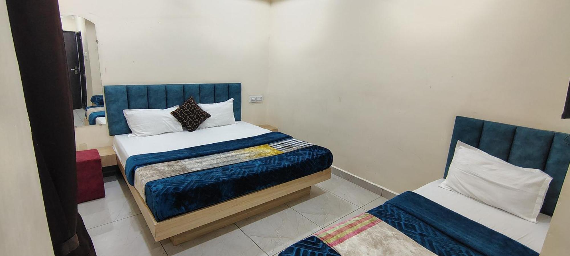 Hotel Raghavan In Front Of Railway Station Platform No 8 Ujjain Ngoại thất bức ảnh