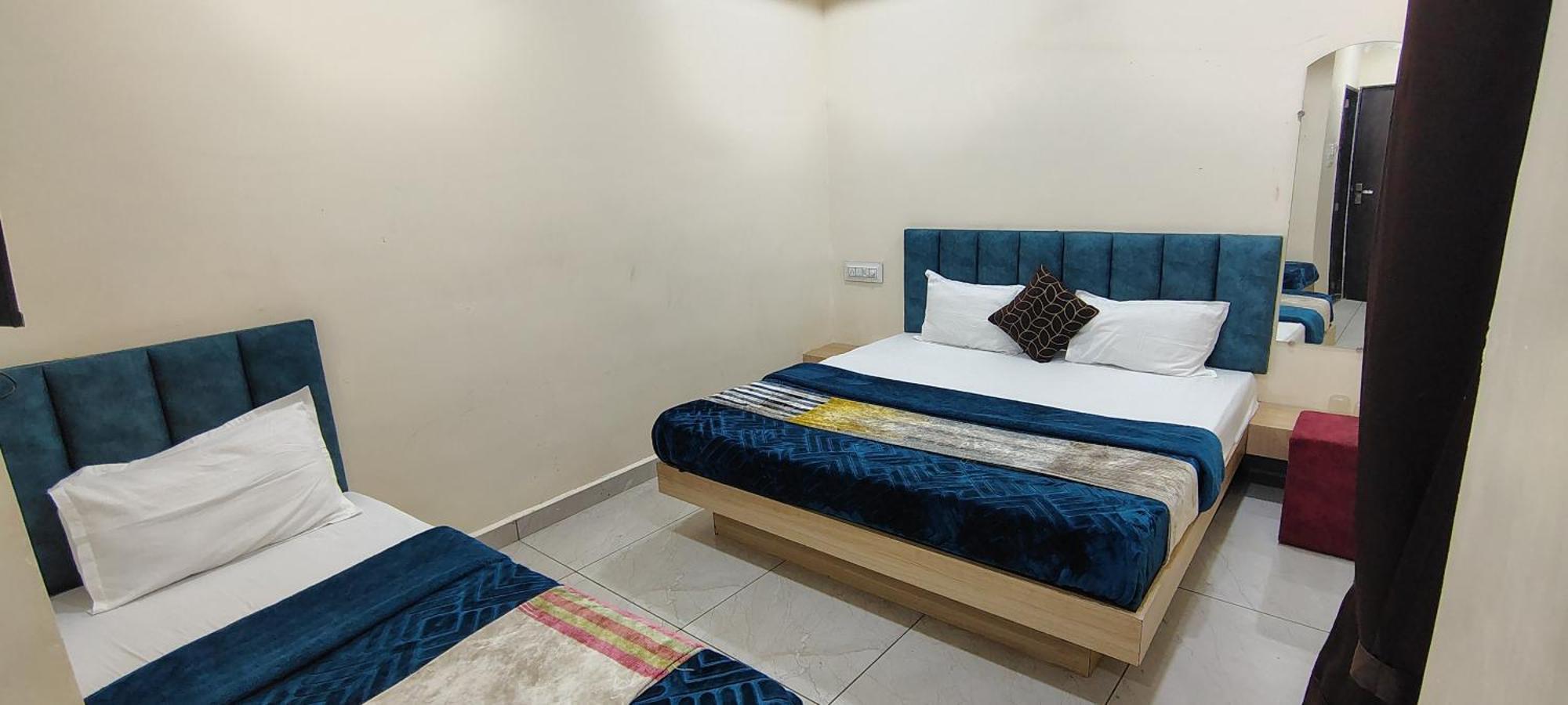Hotel Raghavan In Front Of Railway Station Platform No 8 Ujjain Ngoại thất bức ảnh